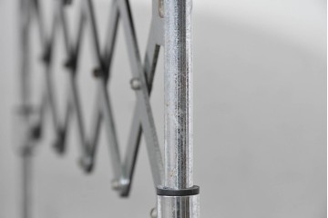 中古　イタリア　Kartell(カルテル)　GASTONE(ガストーネ)　折り畳めるトロリーワゴン　定価約15万円　(R-087366)