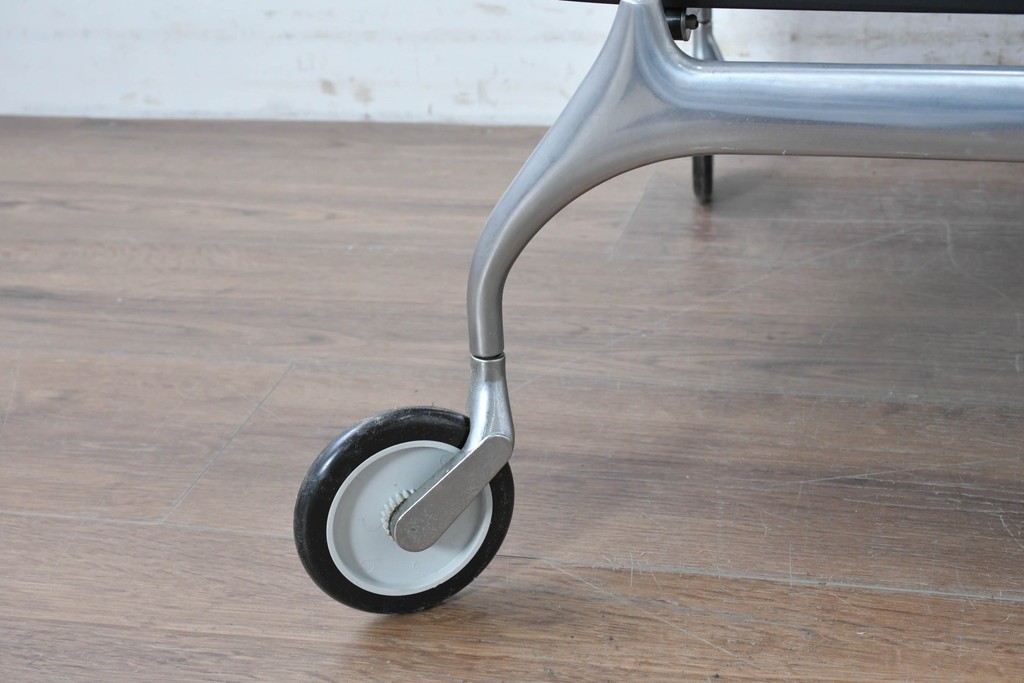 中古　イタリア　Kartell(カルテル)　GASTONE(ガストーネ)　折り畳めるトロリーワゴン　定価約15万円　(R-087366)