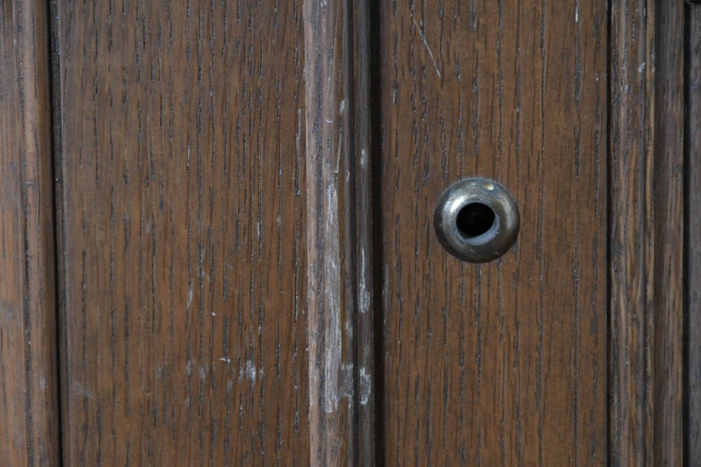 中古　美品　神戸洋家具　細やかな彫刻入りのクラシカルなワードローブ　(R-087367)