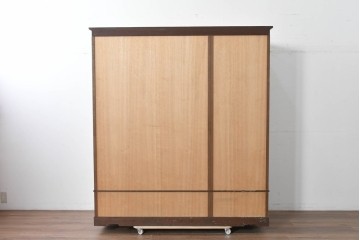 中古　美品　神戸洋家具　細やかな彫刻入りのクラシカルなワードローブ　(R-087367)