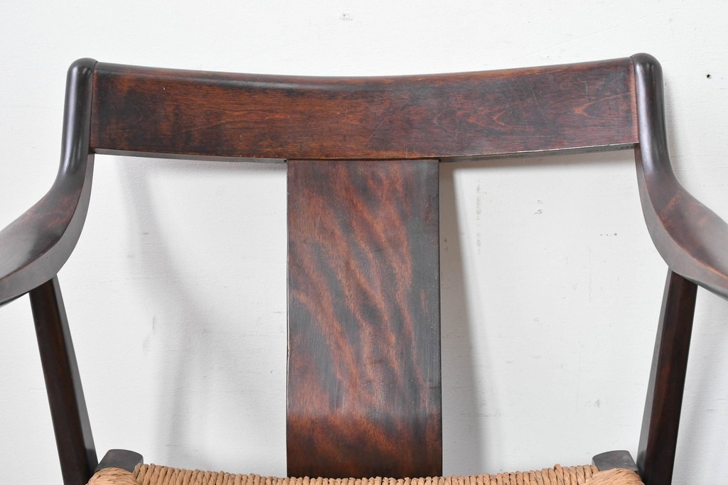 中古　美品　松本民芸家具　ラッシ座(ガマ座)がお洒落な#77型曲肘付きイス2脚セット　定価(2脚合計)約56万円　(R-087368)