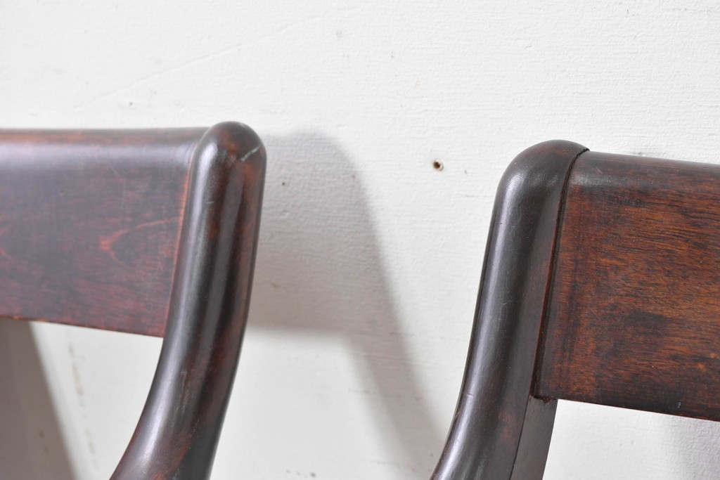 中古　美品　松本民芸家具　ラッシ座(ガマ座)がお洒落な#77型曲肘付きイス2脚セット　定価(2脚合計)約56万円　(R-087368)