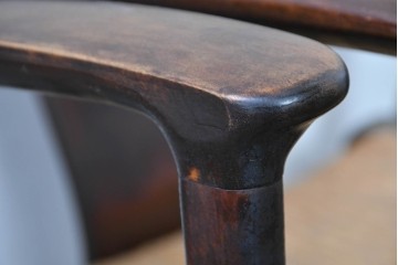 中古　美品　松本民芸家具　ラッシ座(ガマ座)がお洒落な#77型曲肘付きイス2脚セット　定価(2脚合計)約56万円　(R-087368)