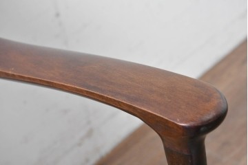 中古　美品　松本民芸家具　ラッシ座(ガマ座)がお洒落な#77型曲肘付きイス2脚セット　定価(2脚合計)約56万円　(R-087368)