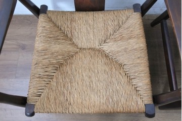 中古　美品　松本民芸家具　ラッシ座(ガマ座)がお洒落な#77型曲肘付きイス2脚セット　定価(2脚合計)約56万円　(R-087368)