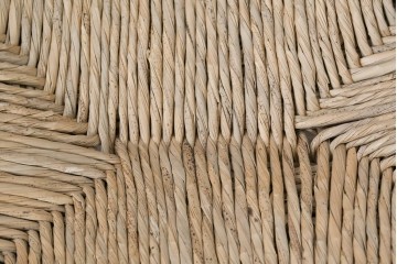 中古　美品　松本民芸家具　ラッシ座(ガマ座)がお洒落な#77型曲肘付きイス2脚セット　定価(2脚合計)約56万円　(R-087368)