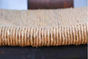 中古　美品　松本民芸家具　ラッシ座(ガマ座)がお洒落な#77型曲肘付きイス2脚セット　定価(2脚合計)約56万円　(R-087368)