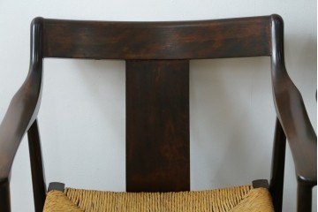 中古　美品　松本民芸家具　ラッシ座(ガマ座)がお洒落な#77型曲肘付きイス2脚セット　定価(2脚合計)約56万円　(R-087368)