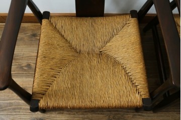 中古　美品　松本民芸家具　ラッシ座(ガマ座)がお洒落な#77型曲肘付きイス2脚セット　定価(2脚合計)約56万円　(R-087368)