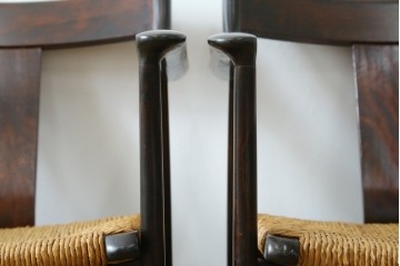 中古　美品　松本民芸家具　ラッシ座(ガマ座)がお洒落な#77型曲肘付きイス2脚セット　定価(2脚合計)約56万円　(R-087368)