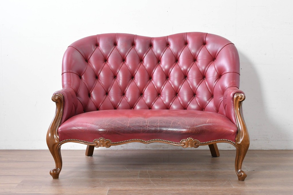 中古　スペイン　VARO,S.A. VALENTI(バロッサバレンティ)　本革　クラシカルなデザインの二人掛けソファ　(R-087369)