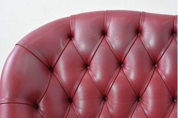 中古　スペイン　VARO,S.A. VALENTI(バロッサバレンティ)　本革　クラシカルなデザインの二人掛けソファ　(R-087369)