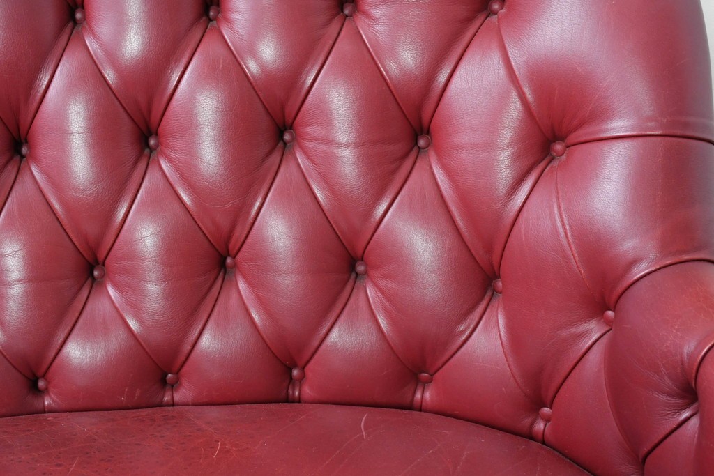 中古　スペイン　VARO,S.A. VALENTI(バロッサバレンティ)　本革　クラシカルなデザインの二人掛けソファ　(R-087369)