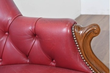 中古　スペイン　VARO,S.A. VALENTI(バロッサバレンティ)　本革　クラシカルなデザインの二人掛けソファ　(R-087369)