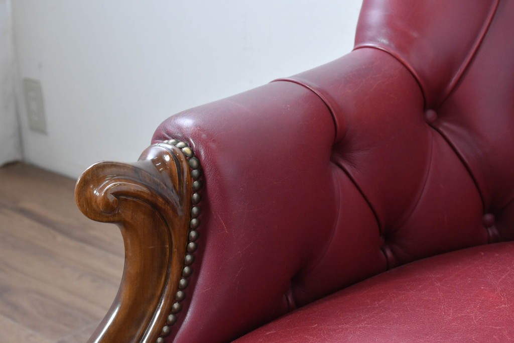 中古　スペイン　VARO,S.A. VALENTI(バロッサバレンティ)　本革　クラシカルなデザインの二人掛けソファ　(R-087369)