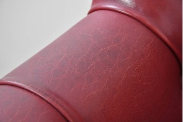 中古　スペイン　VARO,S.A. VALENTI(バロッサバレンティ)　本革　クラシカルなデザインの二人掛けソファ　(R-087369)