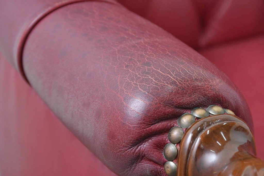 中古　スペイン　VARO,S.A. VALENTI(バロッサバレンティ)　本革　クラシカルなデザインの二人掛けソファ　(R-087369)