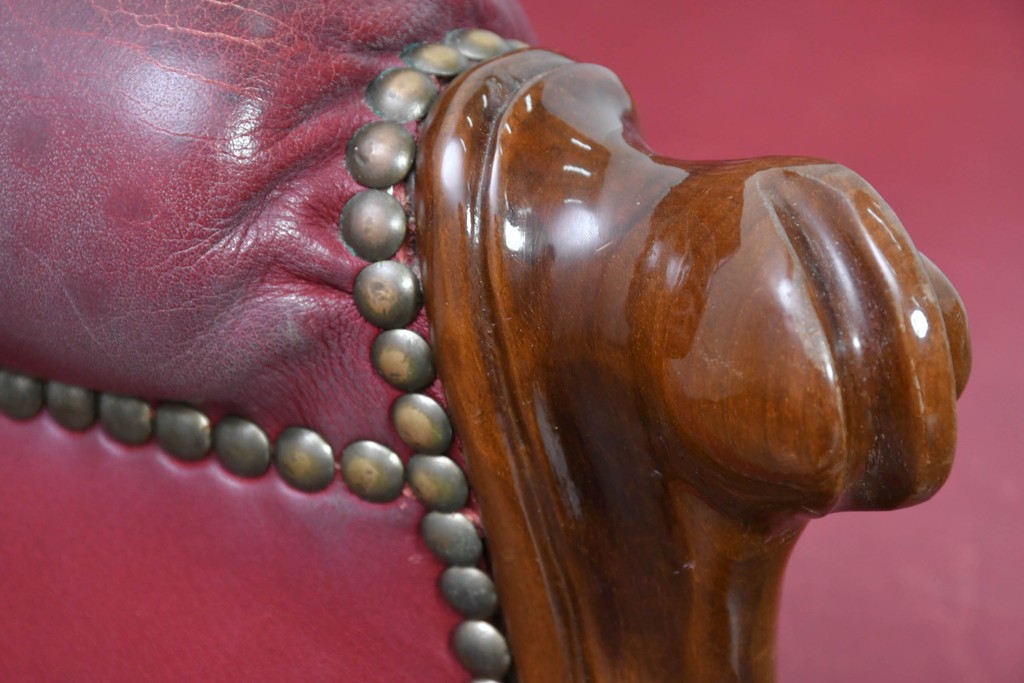 中古　スペイン　VARO,S.A. VALENTI(バロッサバレンティ)　本革　クラシカルなデザインの二人掛けソファ　(R-087369)