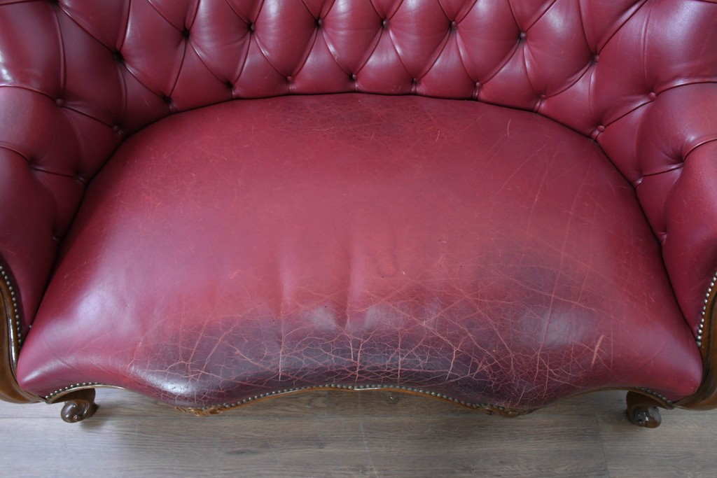 中古　スペイン　VARO,S.A. VALENTI(バロッサバレンティ)　本革　クラシカルなデザインの二人掛けソファ　(R-087369)