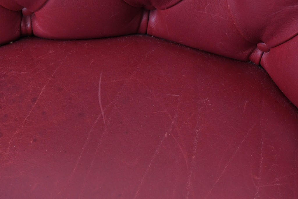 中古　スペイン　VARO,S.A. VALENTI(バロッサバレンティ)　本革　クラシカルなデザインの二人掛けソファ　(R-087369)