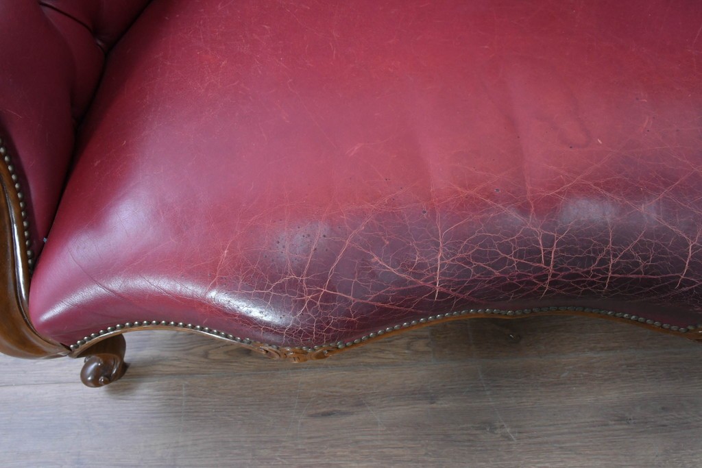 中古　スペイン　VARO,S.A. VALENTI(バロッサバレンティ)　本革　クラシカルなデザインの二人掛けソファ　(R-087369)