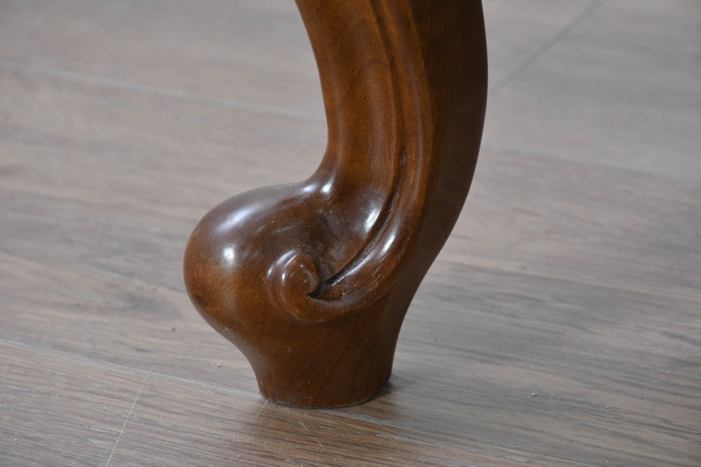 中古　スペイン　VARO,S.A. VALENTI(バロッサバレンティ)　本革　クラシカルなデザインの二人掛けソファ　(R-087369)