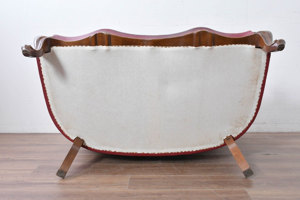 中古　スペイン　VARO,S.A. VALENTI(バロッサバレンティ)　本革　クラシカルなデザインの二人掛けソファ　(R-087369)