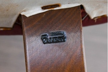 中古　スペイン　VARO,S.A. VALENTI(バロッサバレンティ)　本革　クラシカルなデザインの二人掛けソファ　(R-087369)