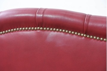 中古　スペイン　VARO,S.A. VALENTI(バロッサバレンティ)　本革　クラシカルなデザインの二人掛けソファ　(R-087369)