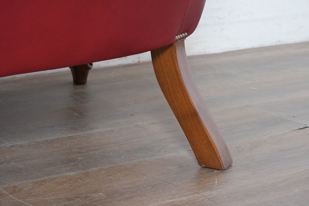 中古　スペイン　VARO,S.A. VALENTI(バロッサバレンティ)　本革　クラシカルなデザインの二人掛けソファ　(R-087369)