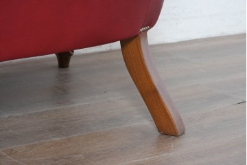 中古　スペイン　VARO,S.A. VALENTI(バロッサバレンティ)　本革　クラシカルなデザインの二人掛けソファ　(R-087369)