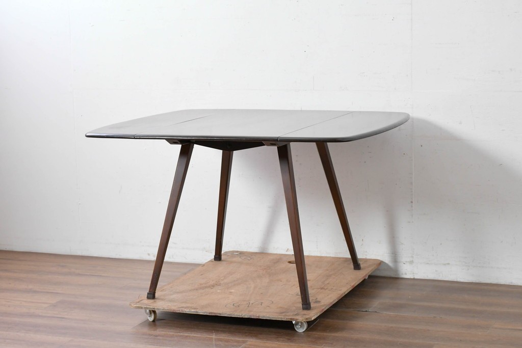 中古　美品　ERCOL(アーコール)　希少なスクエアモデルのドロップリーフテーブル　(R-087370)