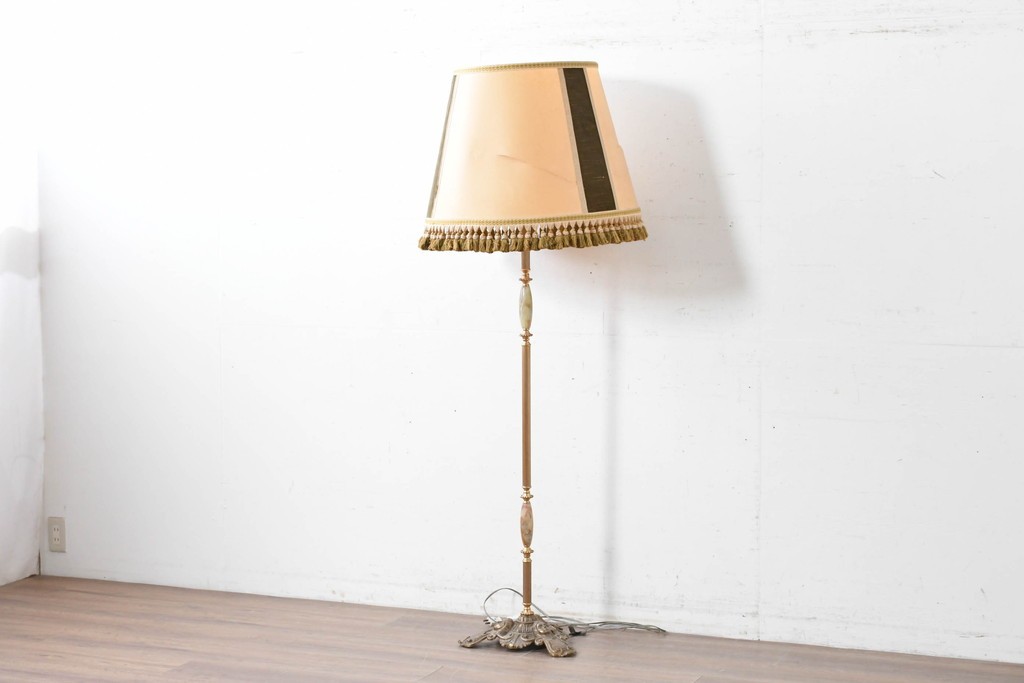 海外ヴィンテージ　真鍮ベースのフロアスタンド　(R-087374)