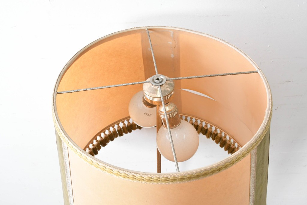 海外ヴィンテージ　真鍮ベースのフロアスタンド　(R-087374)