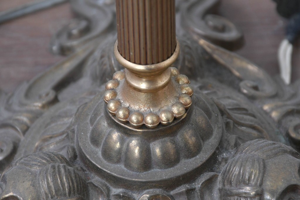 海外ヴィンテージ　真鍮ベースのフロアスタンド　(R-087374)