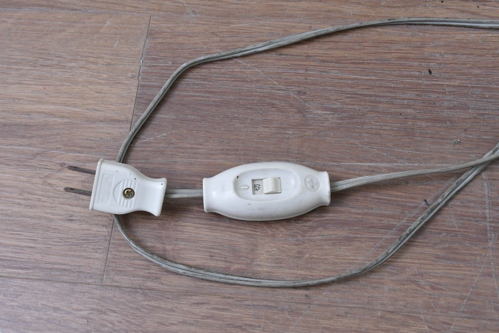 海外ヴィンテージ　真鍮ベースのフロアスタンド　(R-087374)