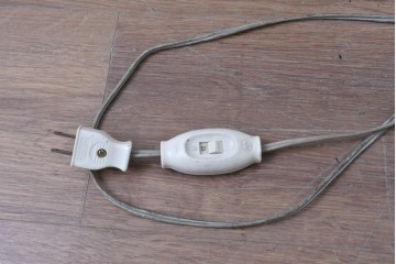 海外ヴィンテージ　真鍮ベースのフロアスタンド　(R-087374)