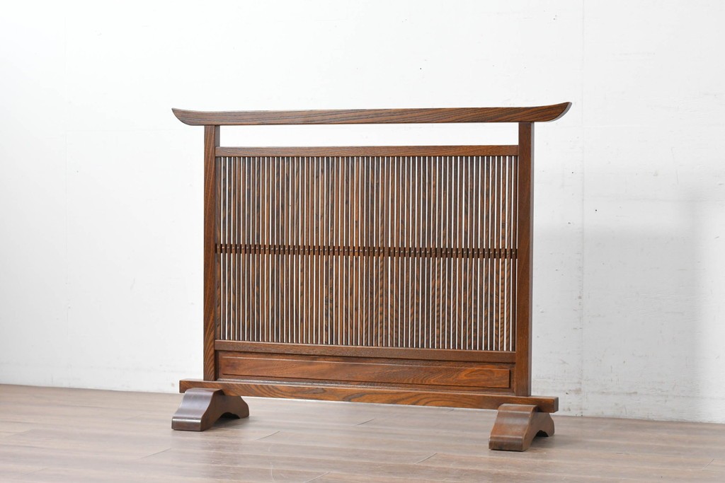 和製ヴィンテージ　高級品　総欅(ケヤキ)材　素材の良さが際立つ漆塗りの衝立て　(R-087375)