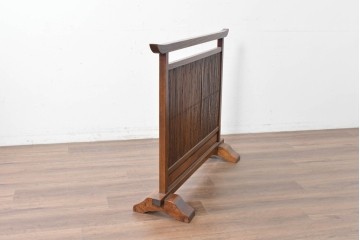 和製ヴィンテージ　高級品　総欅(ケヤキ)材　素材の良さが際立つ漆塗りの衝立て　(R-087375)