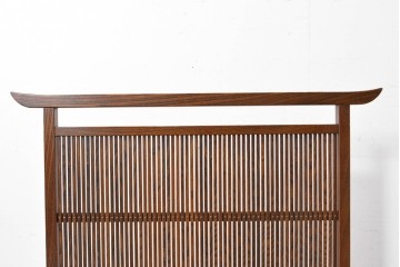 和製ヴィンテージ　高級品　総欅(ケヤキ)材　素材の良さが際立つ漆塗りの衝立て　(R-087375)