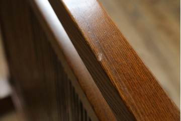 和製ヴィンテージ　高級品　総欅(ケヤキ)材　素材の良さが際立つ漆塗りの衝立て　(R-087375)