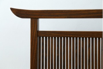 和製ヴィンテージ　高級品　総欅(ケヤキ)材　素材の良さが際立つ漆塗りの衝立て　(R-087375)