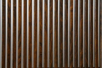 和製ヴィンテージ　高級品　総欅(ケヤキ)材　素材の良さが際立つ漆塗りの衝立て　(R-087375)