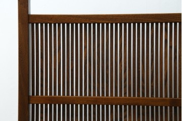和製ヴィンテージ　高級品　総欅(ケヤキ)材　素材の良さが際立つ漆塗りの衝立て　(R-087375)