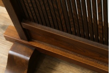 和製ヴィンテージ　高級品　総欅(ケヤキ)材　素材の良さが際立つ漆塗りの衝立て　(R-087375)