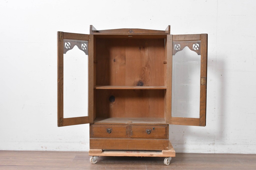 和製アンティーク　栓材　透かし彫りの意匠が目を惹くガラス扉の本箱　(R-087377)