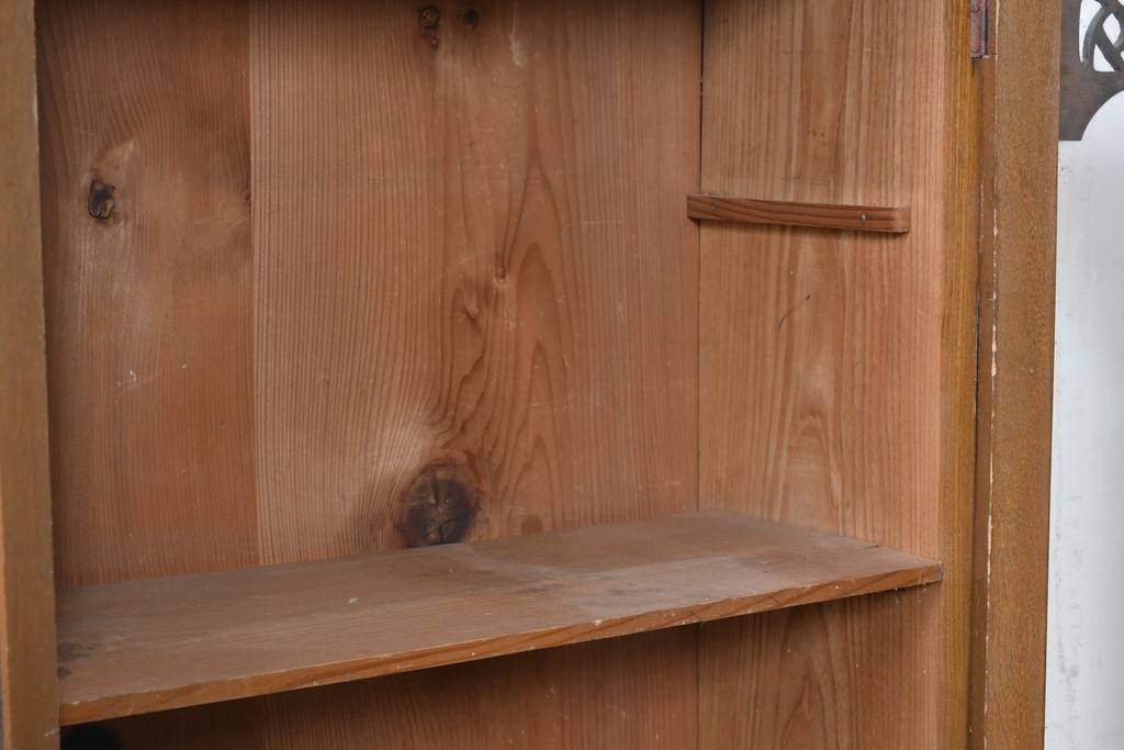 和製アンティーク　栓材　透かし彫りの意匠が目を惹くガラス扉の本箱　(R-087377)