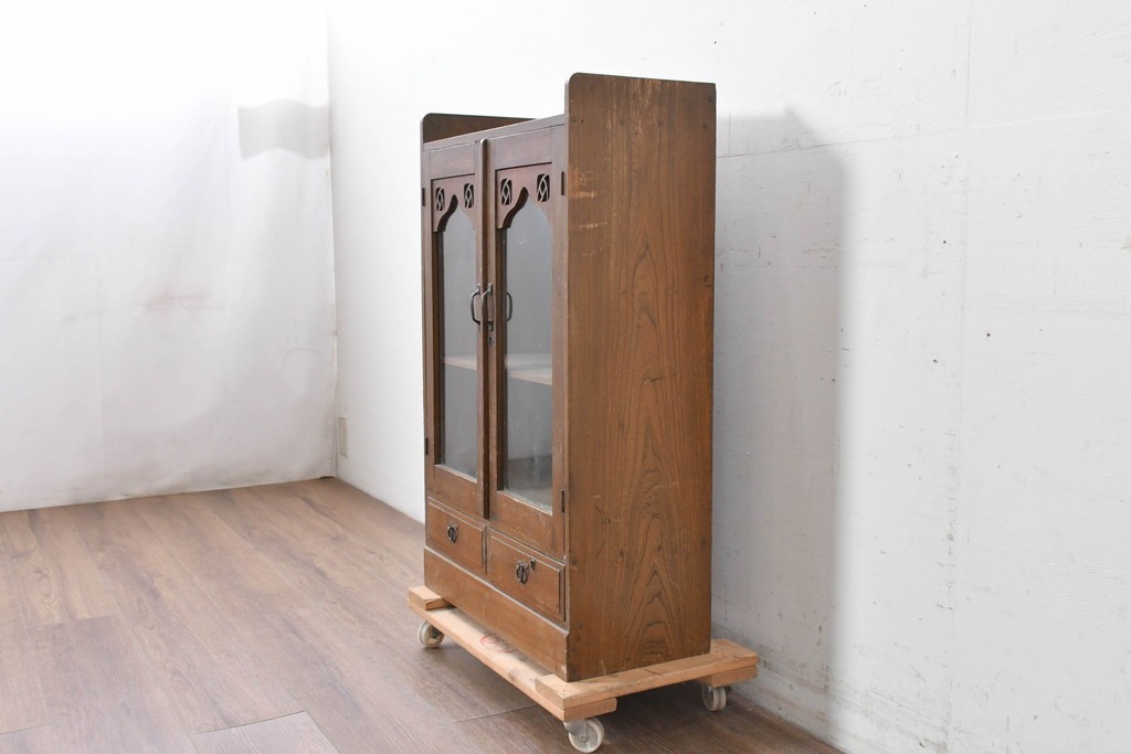 和製アンティーク　栓材　透かし彫りの意匠が目を惹くガラス扉の本箱　(R-087377)