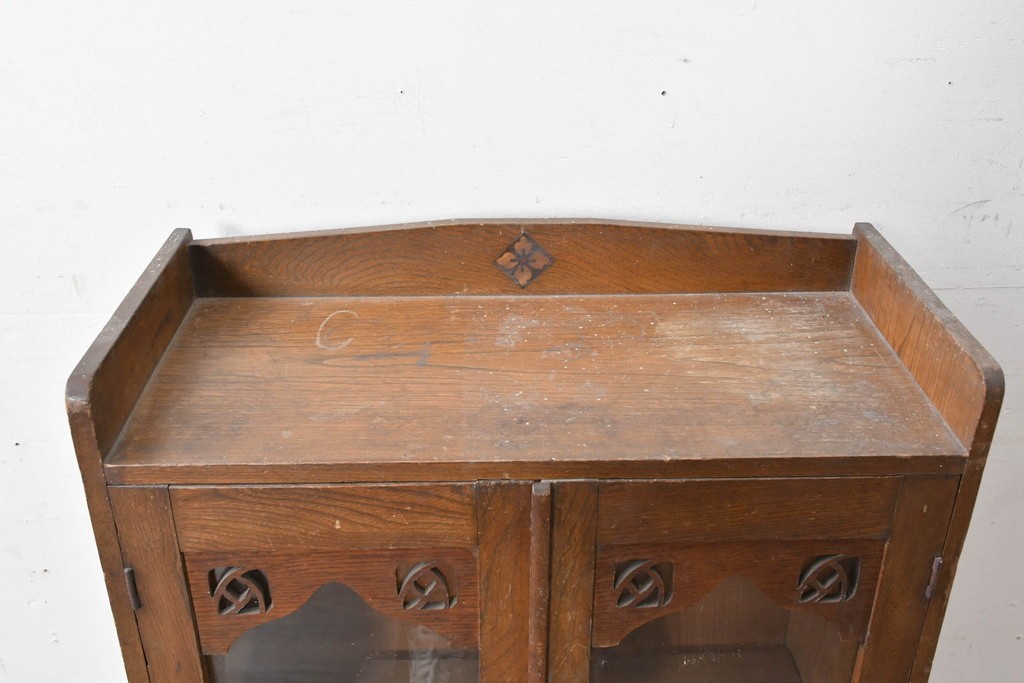 和製アンティーク　栓材　透かし彫りの意匠が目を惹くガラス扉の本箱　(R-087377)