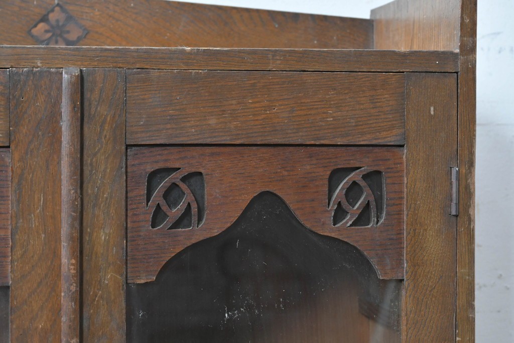 和製アンティーク　栓材　透かし彫りの意匠が目を惹くガラス扉の本箱　(R-087377)